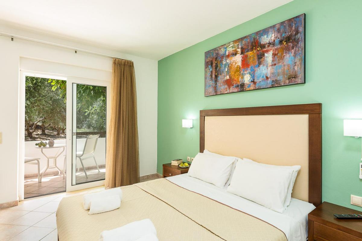 Room, Double or Twin Bed