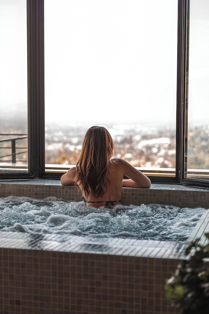 swimming pool spa