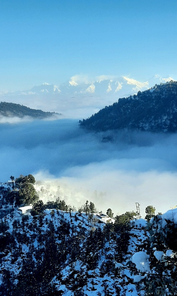 JuSTa Luxe Mukteshwar Retreat and Spa Mukteshwar 35/50