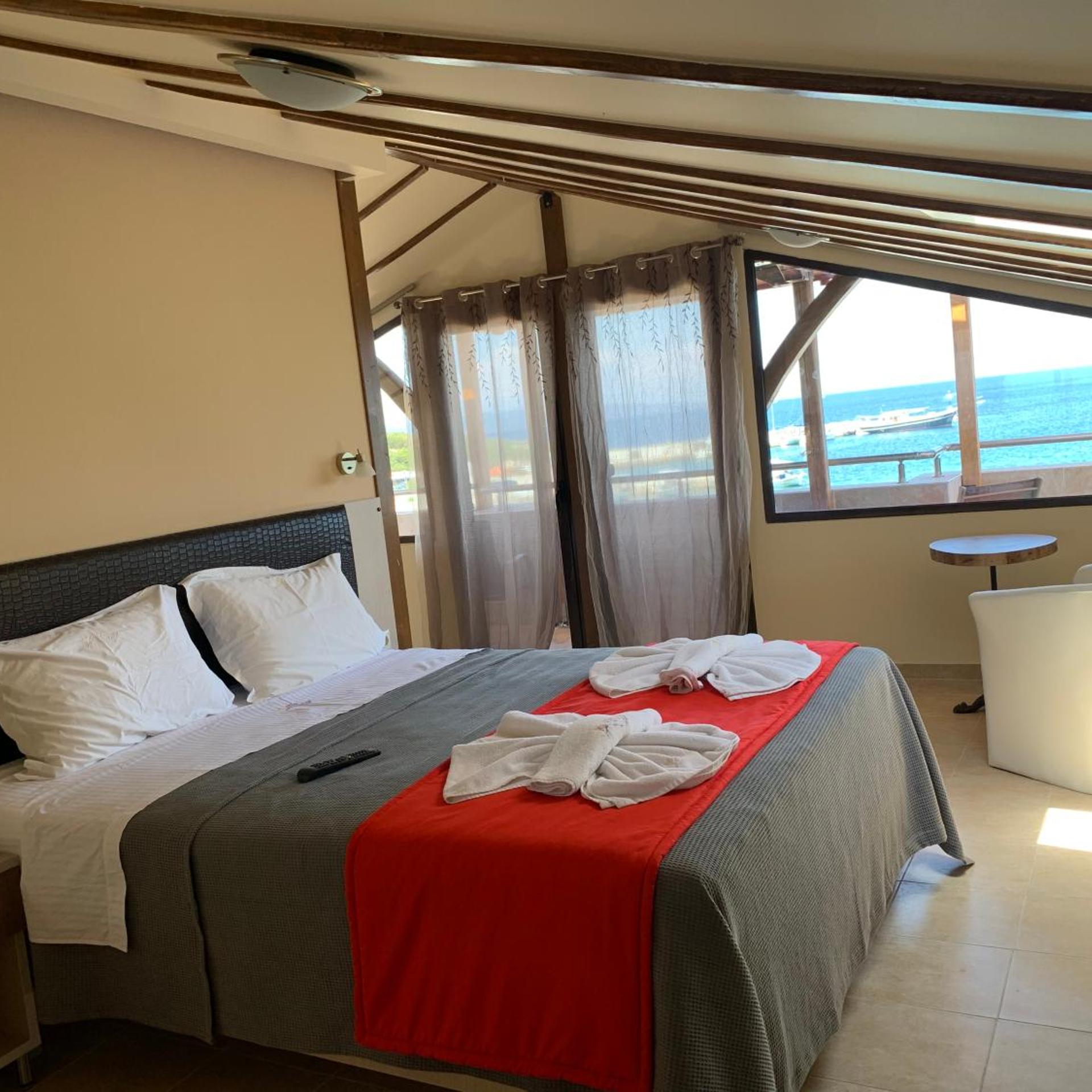 Avra Hotel 10/58