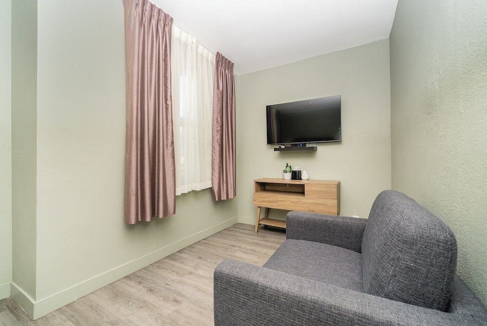 Urban Boutique Hotel 57/82