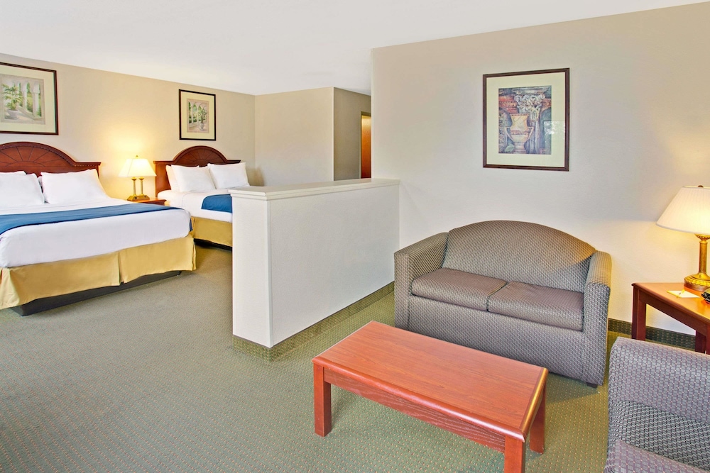 Days Inn & Suites by Wyndham Laurel Near Fort Meade 25/37