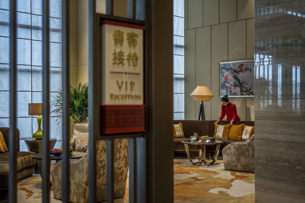HUALUXE YANGJIANG CITY CENTER 42/79
