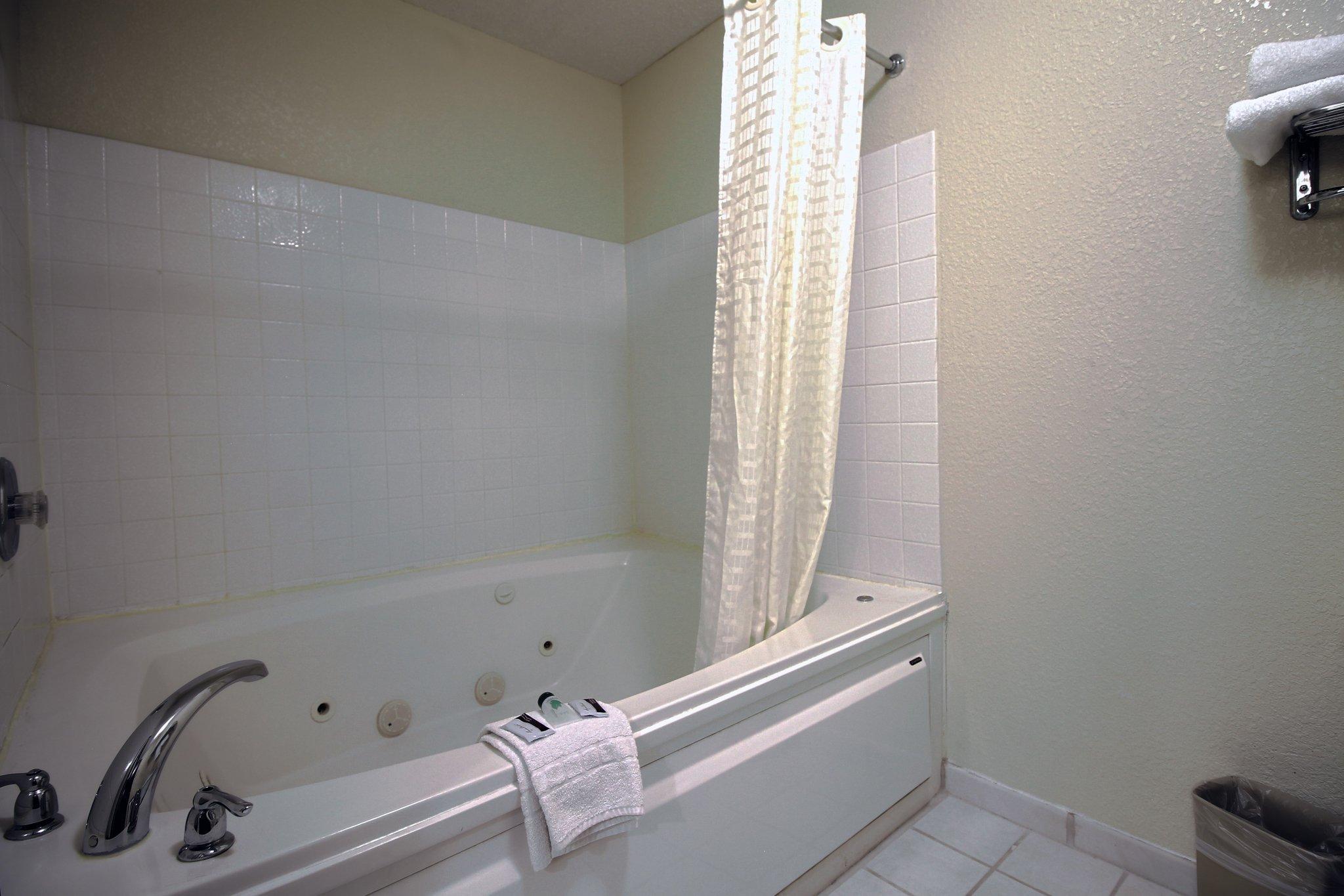 Geneva Motel Inn 24/26