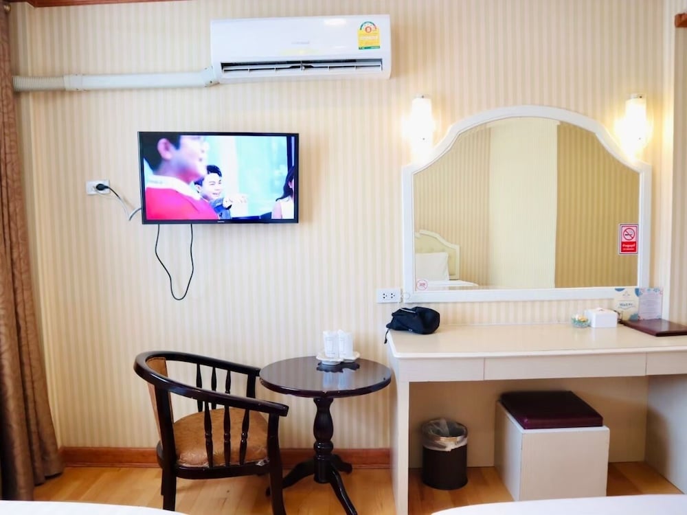 Korat Hotel 85/87