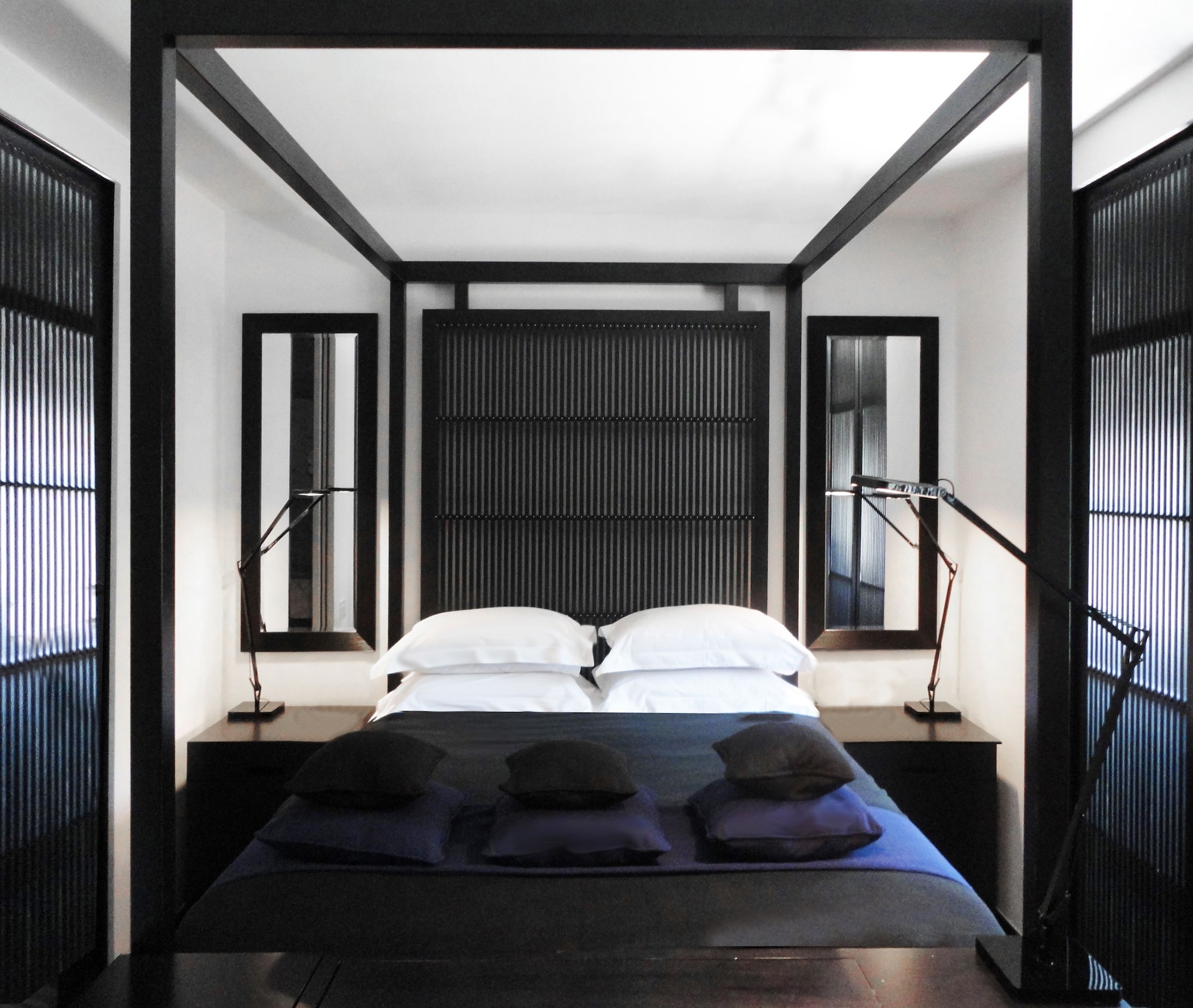 Petite, Basement, Double Bed