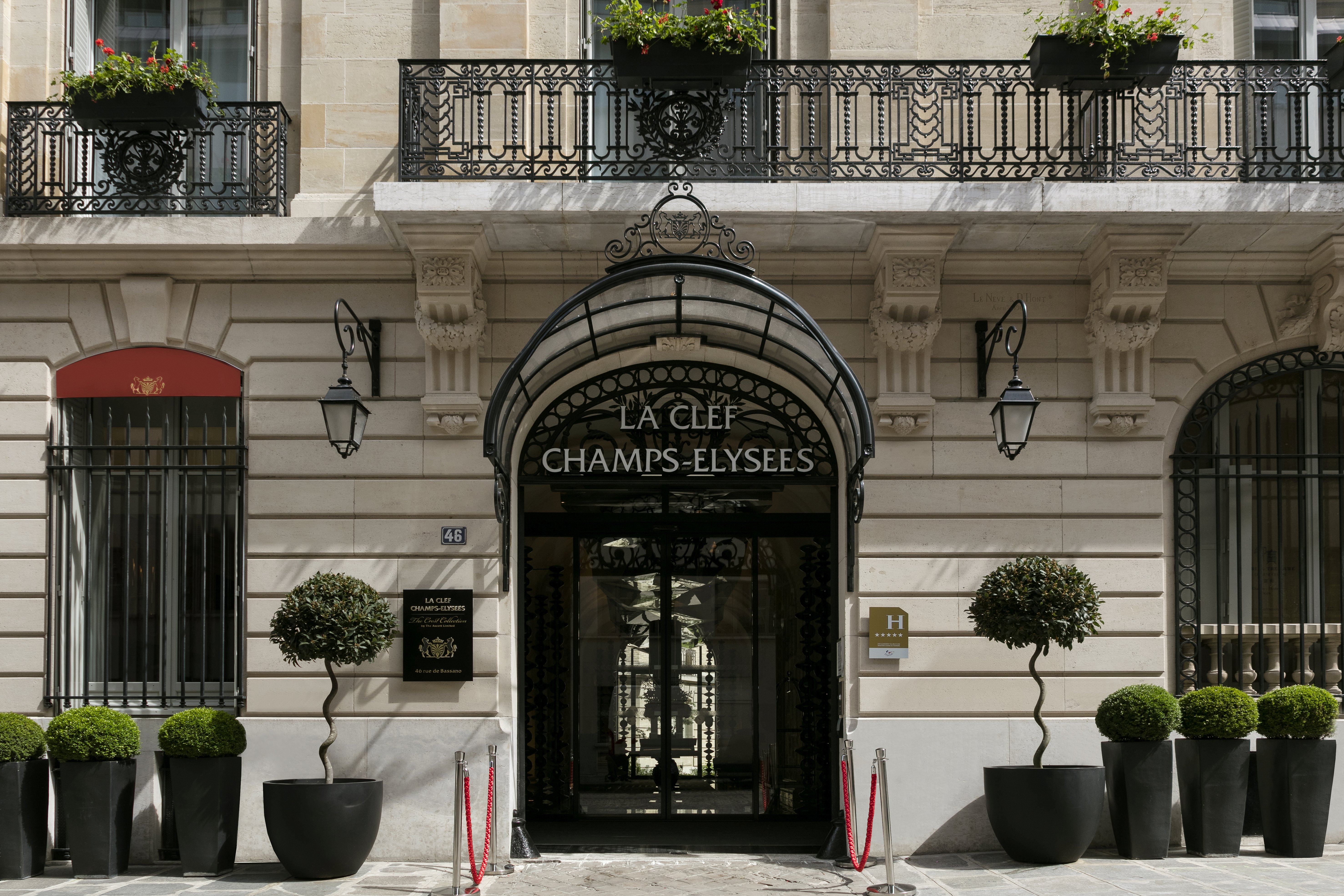 La Clef Champs-Elysees Paris By The Crest Collection 6/63