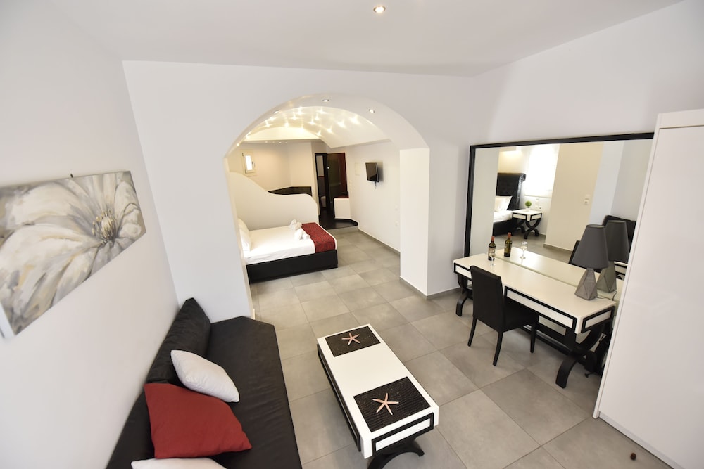 Queen Boutique Suites 17/38