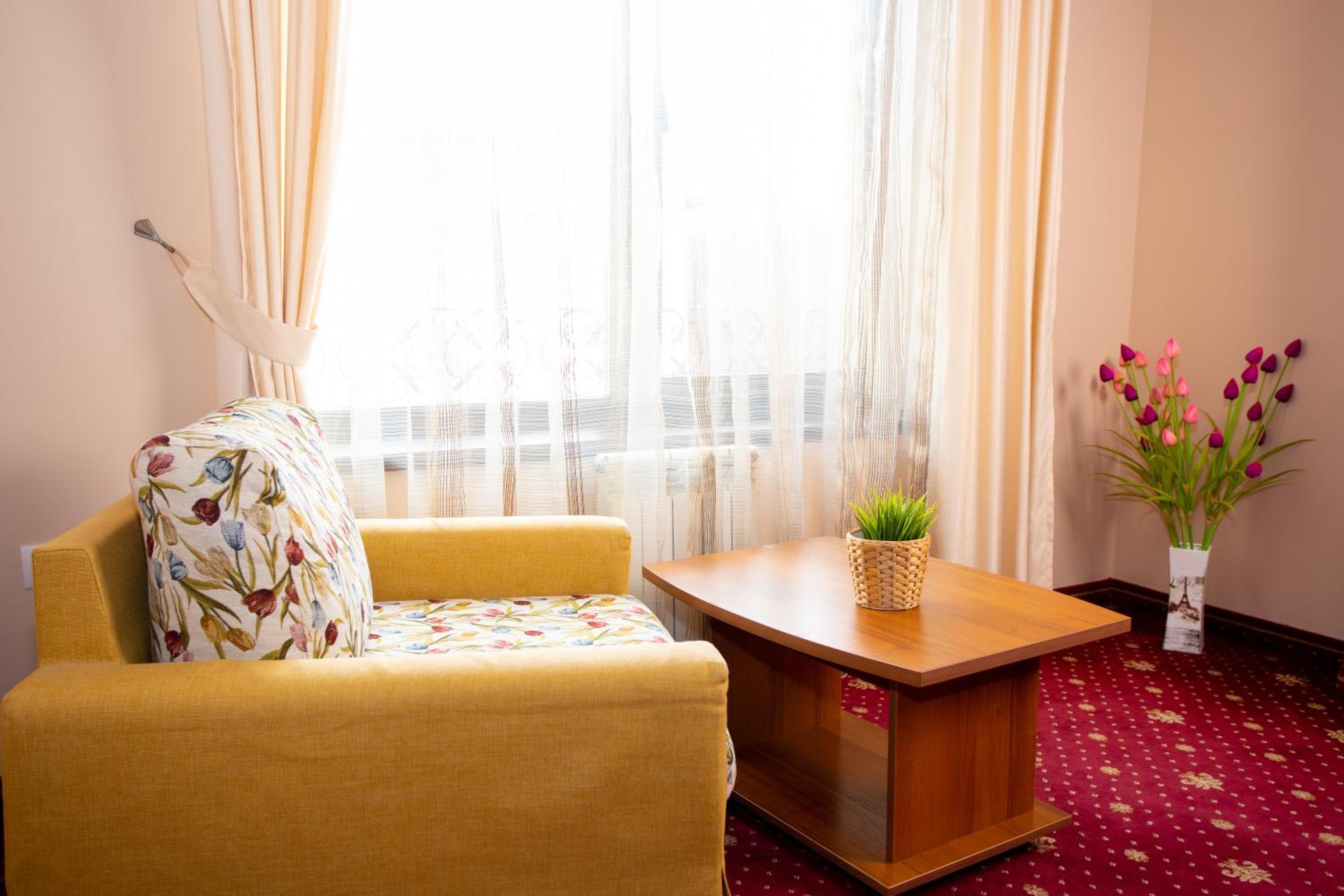 Contessa Hotel 24/45