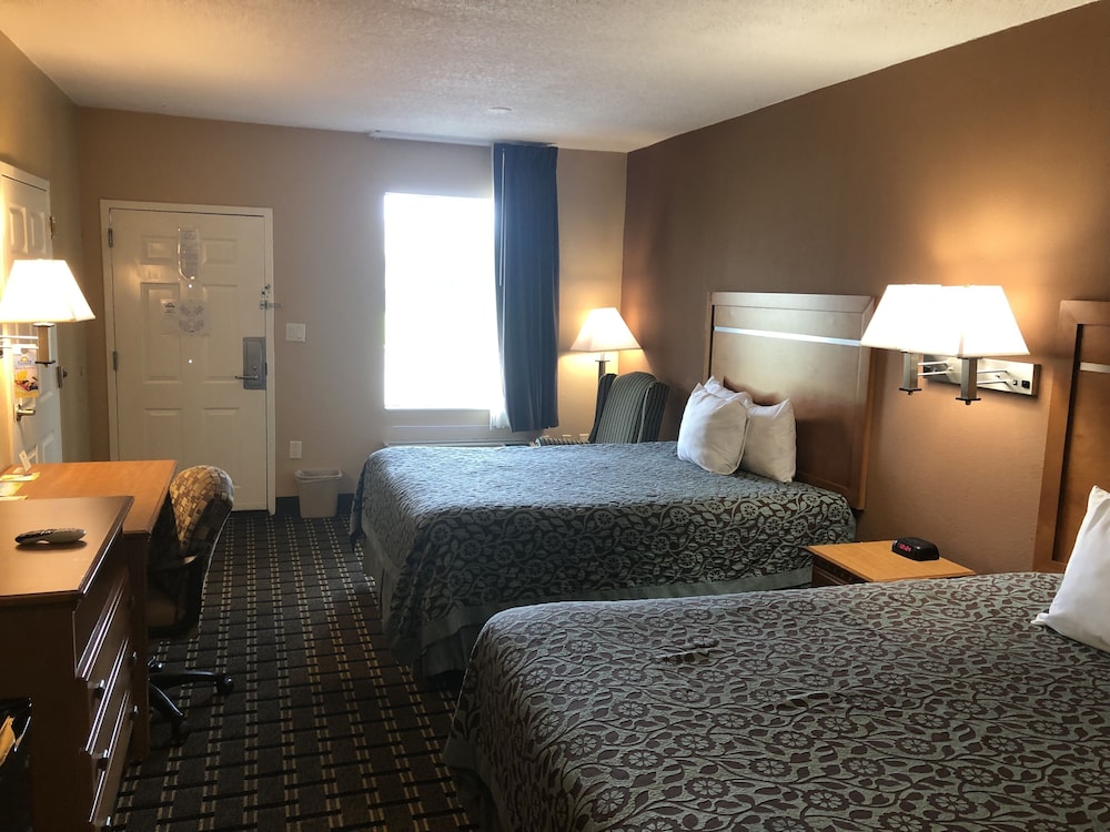 Days Inn By Wyndham Columbus 18/54