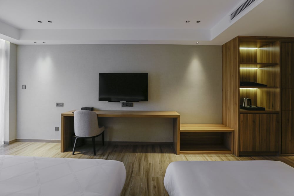 Hotel Casiana & Events Center 44/48