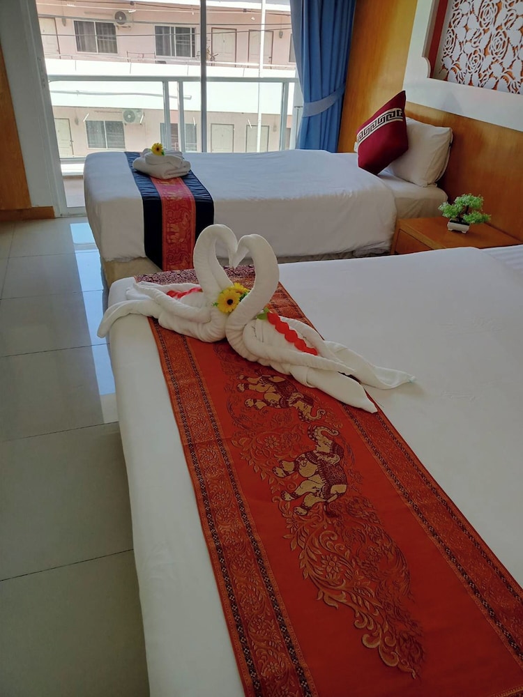 T & C Hotel Patong Beach 23/70