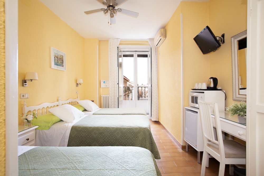 ROOM, TRIPLE