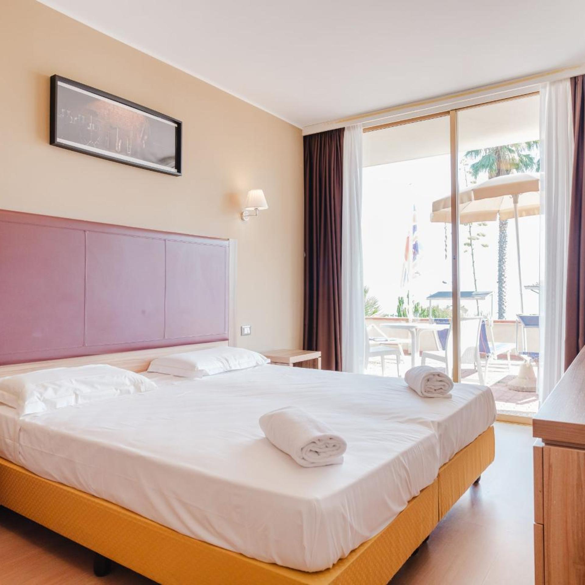 Room, Double or Twin Bed, Pool View, Separate Building