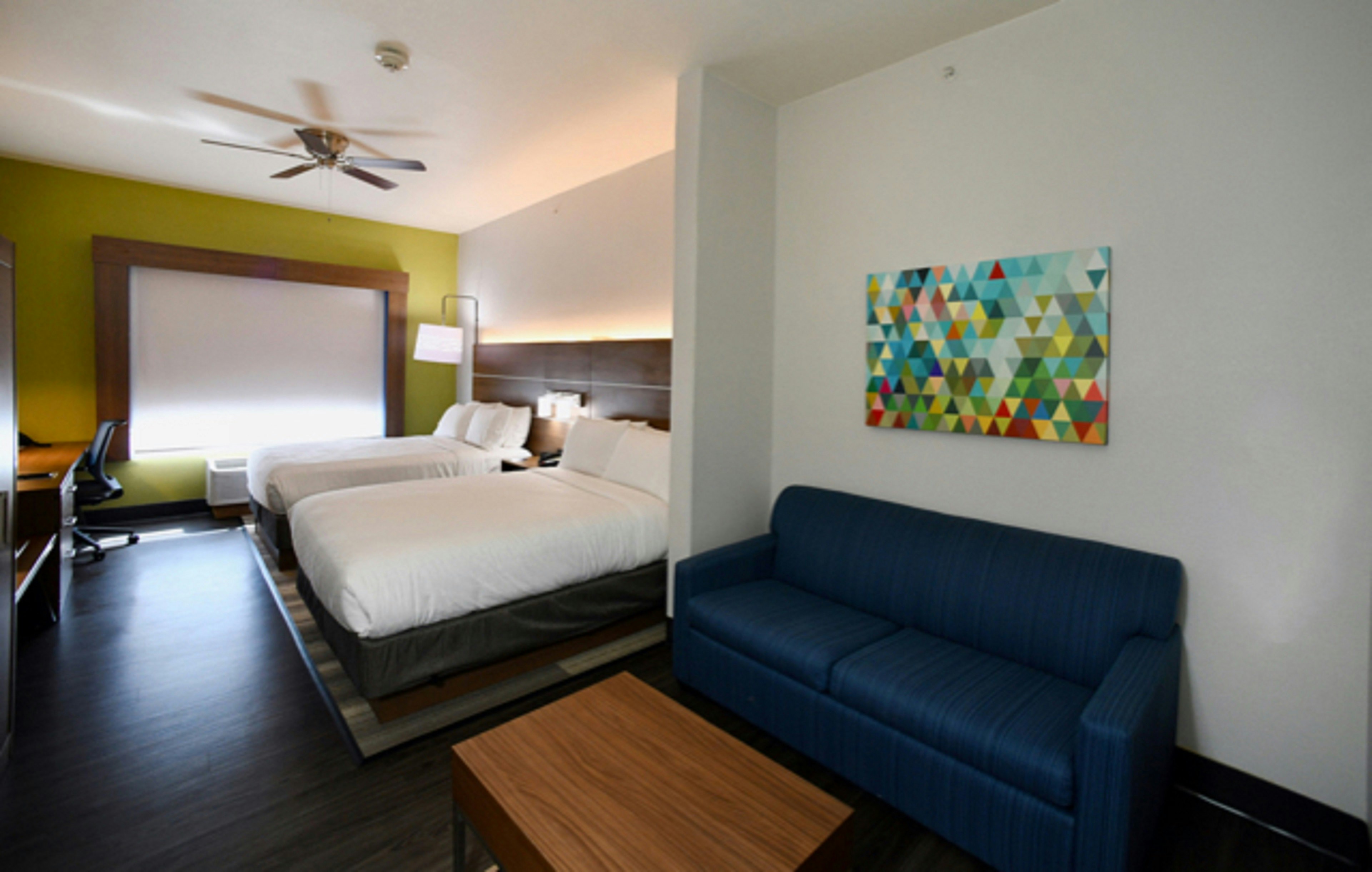 جناح بسريرين كوين، Holiday Inn Express Hotel & Suites Seguin 2/3