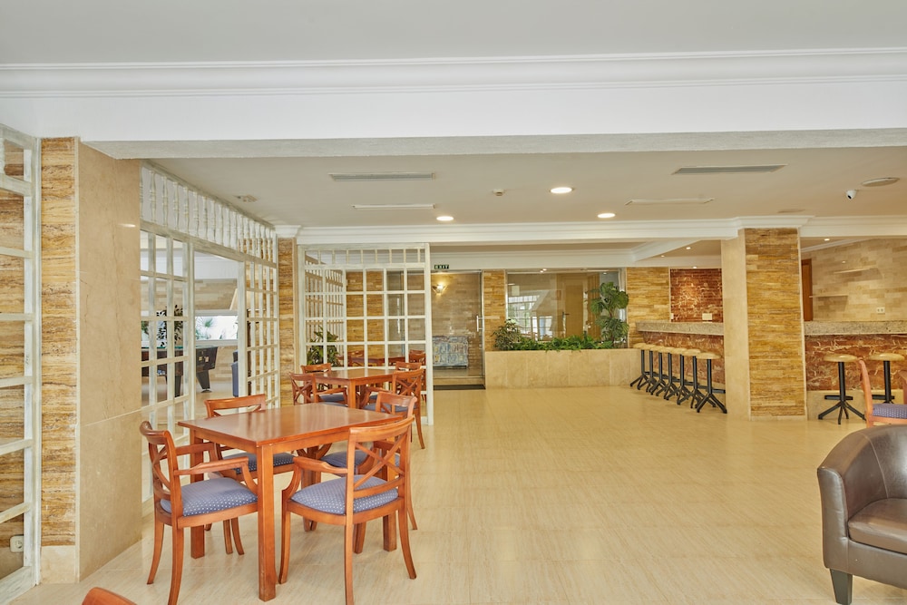 Ben Hur Apartments 61/74