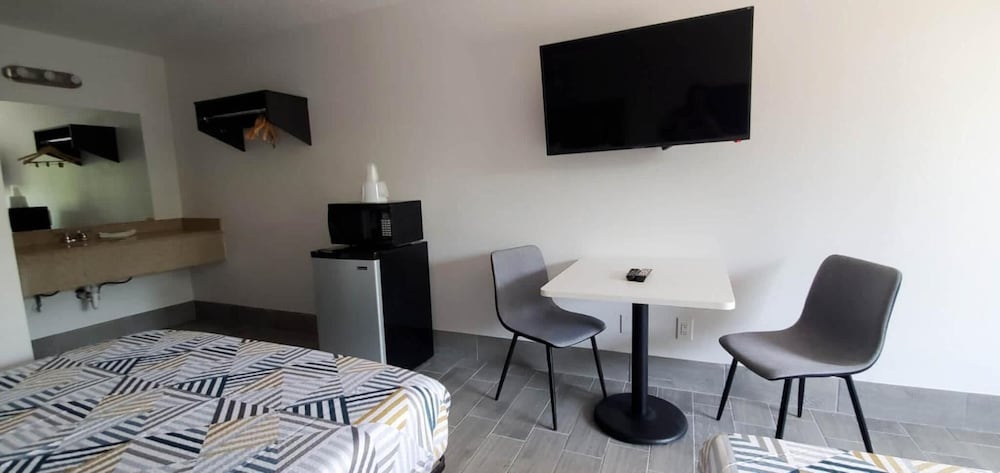 Motel 6 Branson West Silver Dollar City 42/58