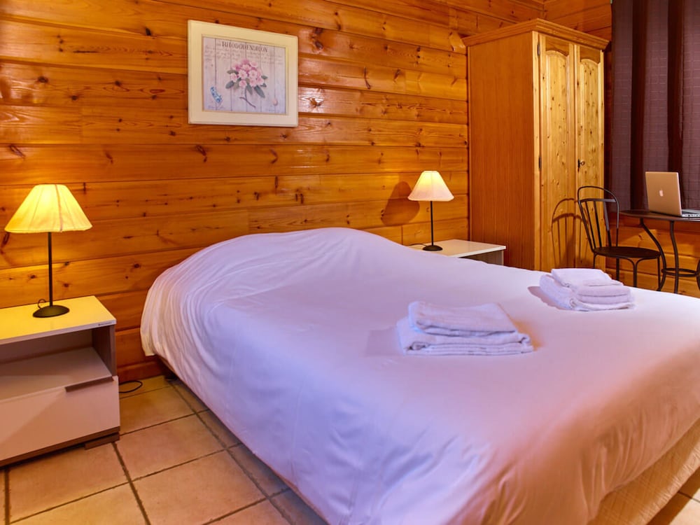 Room at DOMAINE DU GRAND BOIS, Gimouille