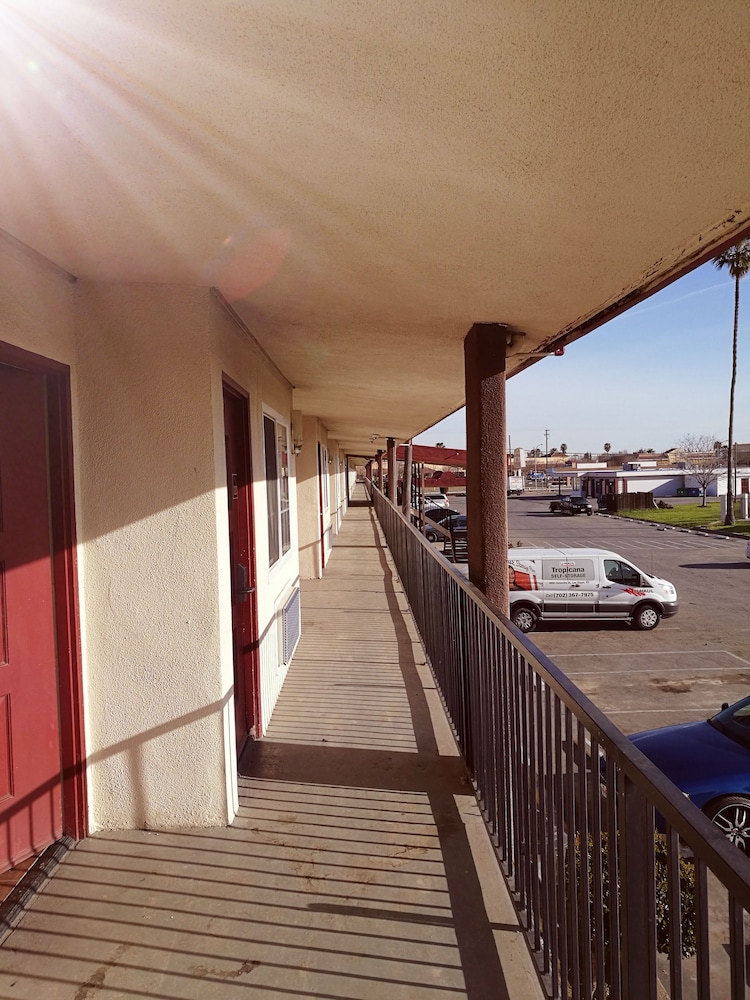 Red Roof Inn Los Banos 13/19