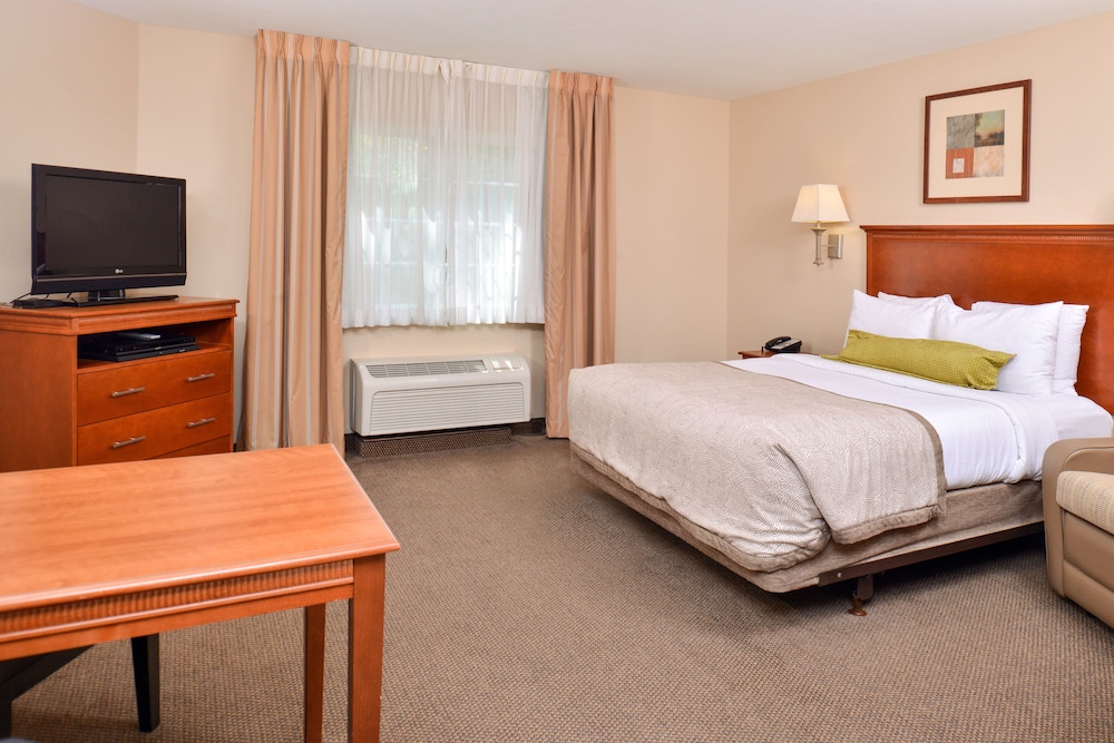 Candlewood Suites Lafayette- River Ranch 19/58