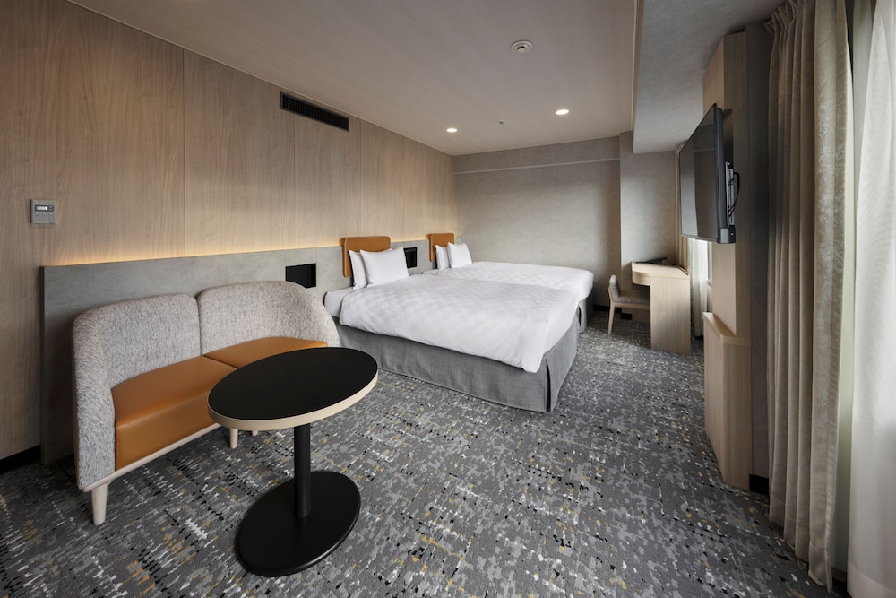 RENOVATED, SUPERIOR, TWIN BEDS