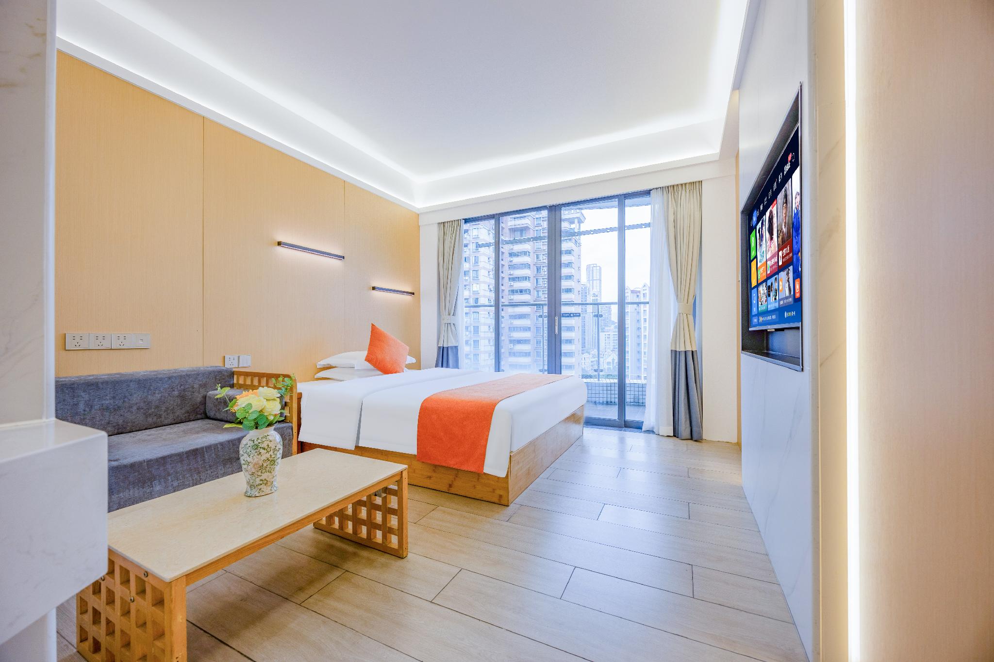 غرفة بسرير كينج بشرفة