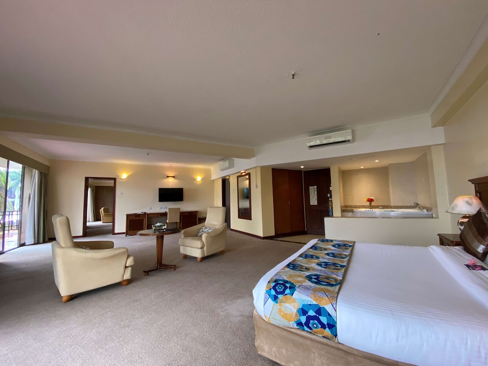 Golden Tulip Dar Es Salaam 18/71