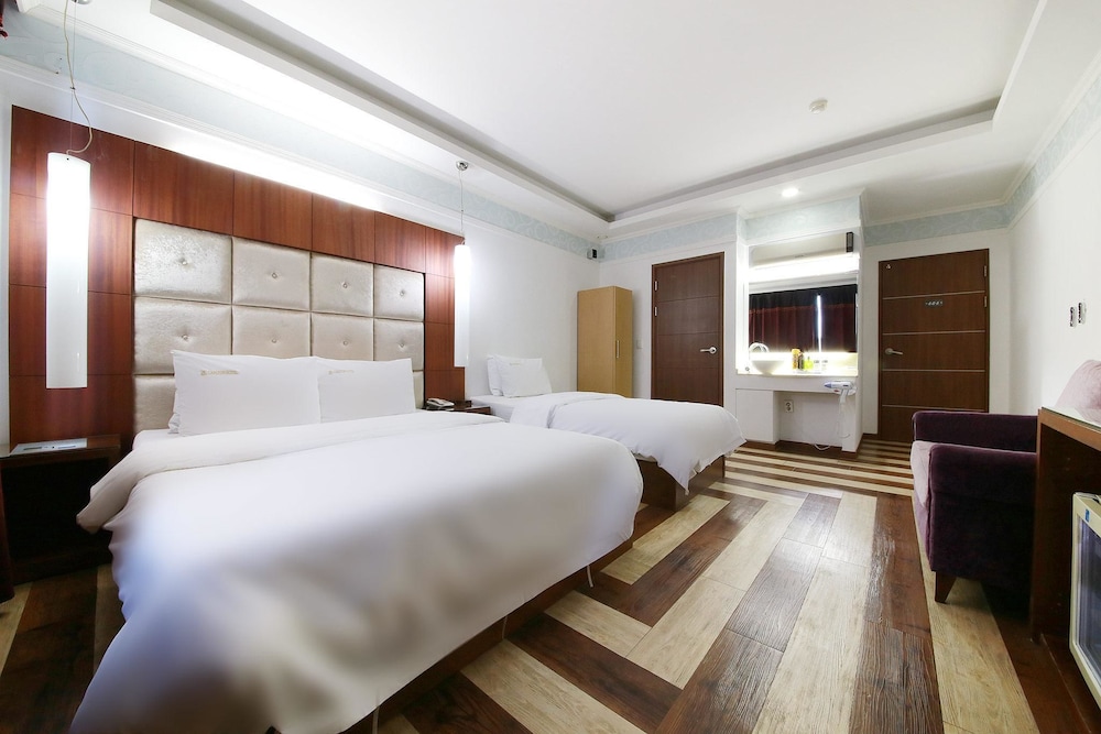 Carlton Hotel 22/62