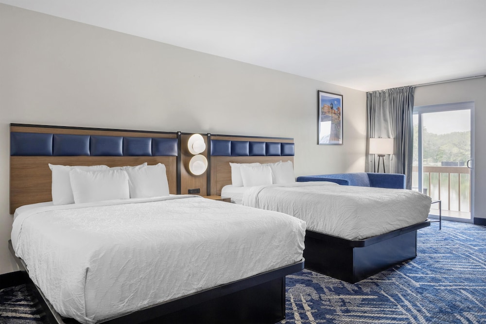 Standard, 2 Queen Beds, Lake Side, Sofa