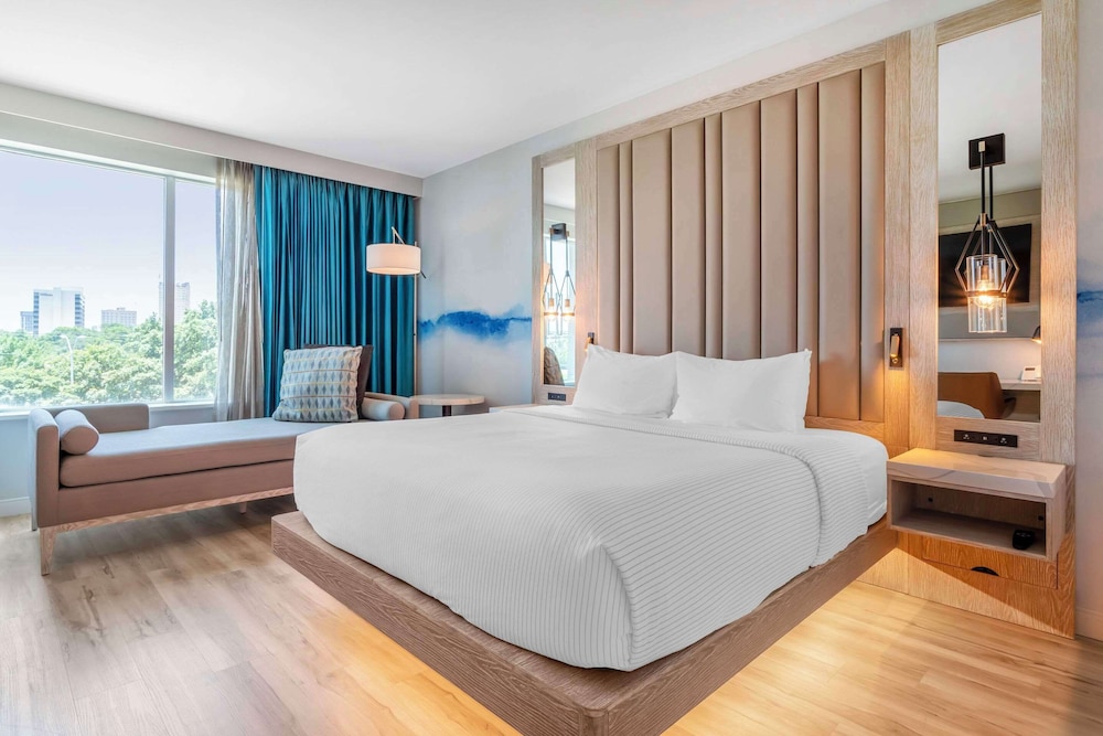 ROOM, KING BED, ACCESSIBLE
