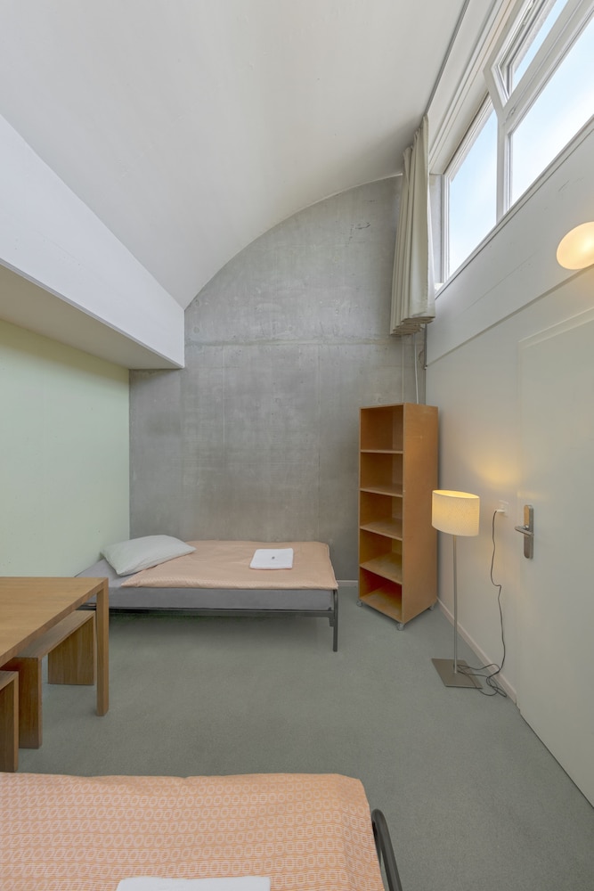 Lausanne Youth Hostel Jeunotel 8/40