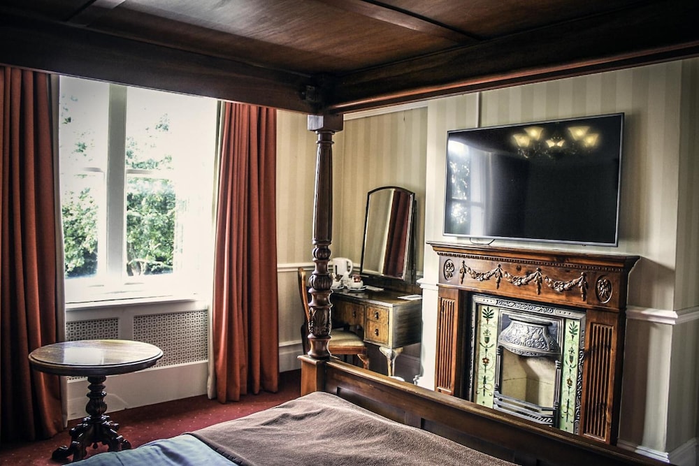 Brook Hall Hotel 45/66