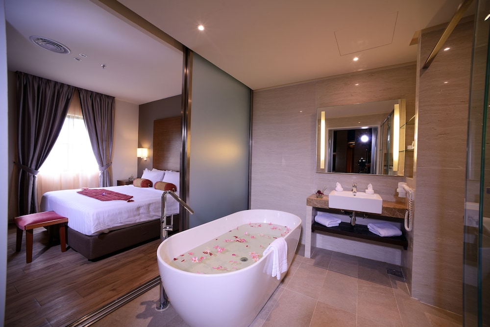 Bella Vista Waterfront Langkawi 30/70