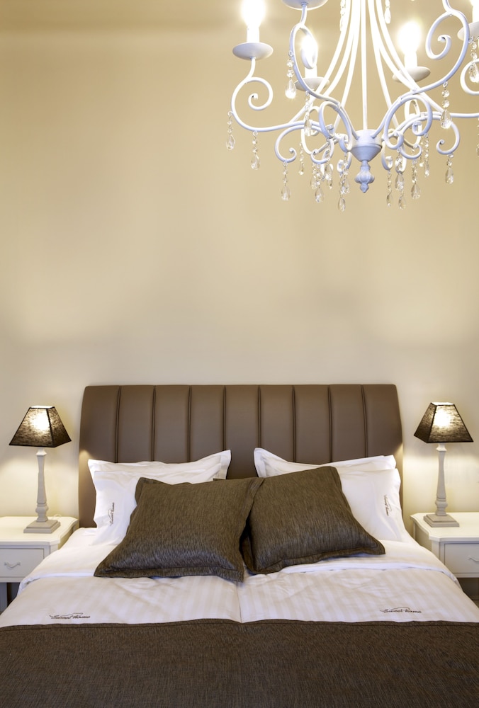 Sweet Home Hotel 12/75