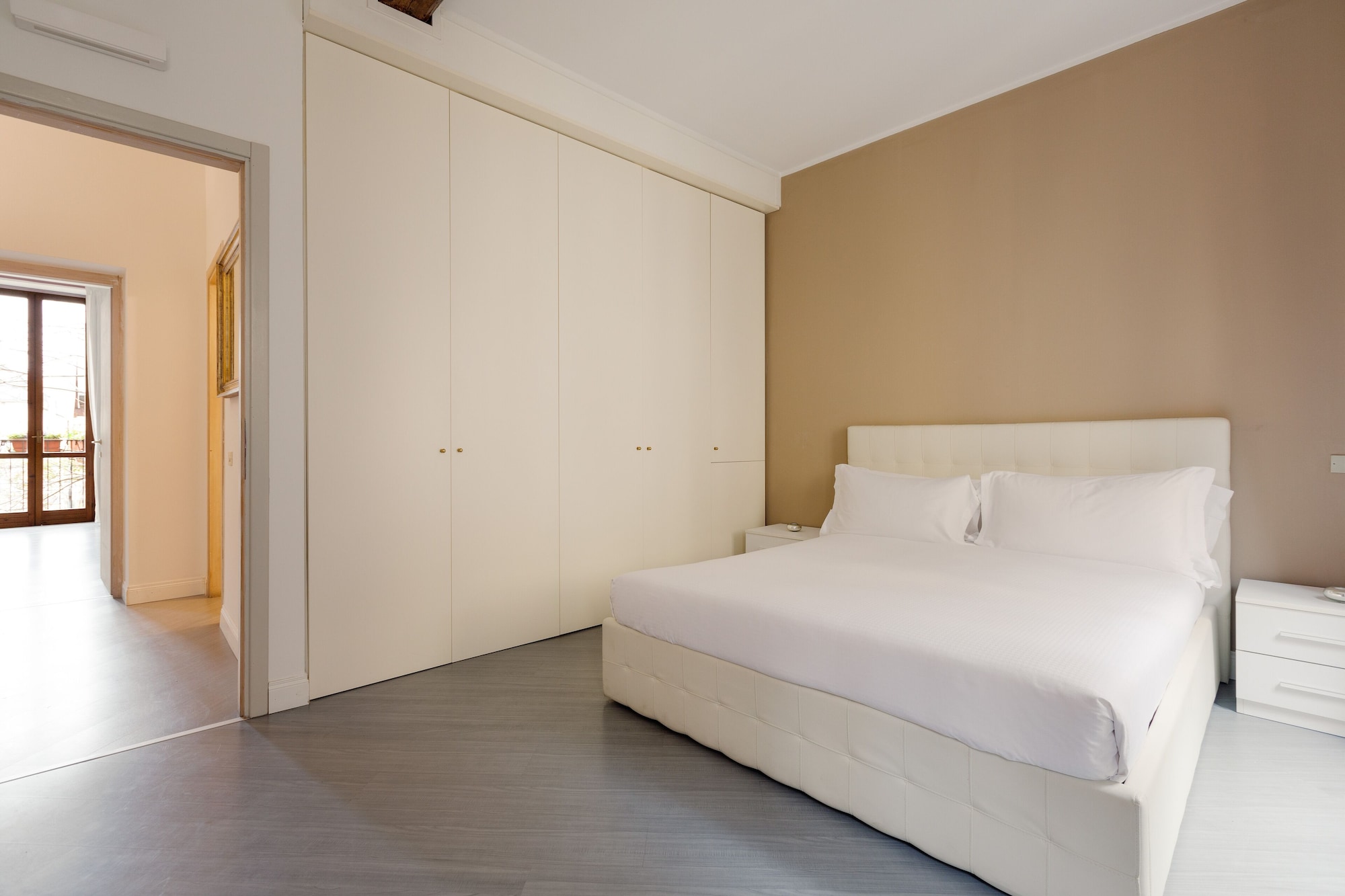1 BEDROOM, APARTMENT, QUEEN BED, SOFA