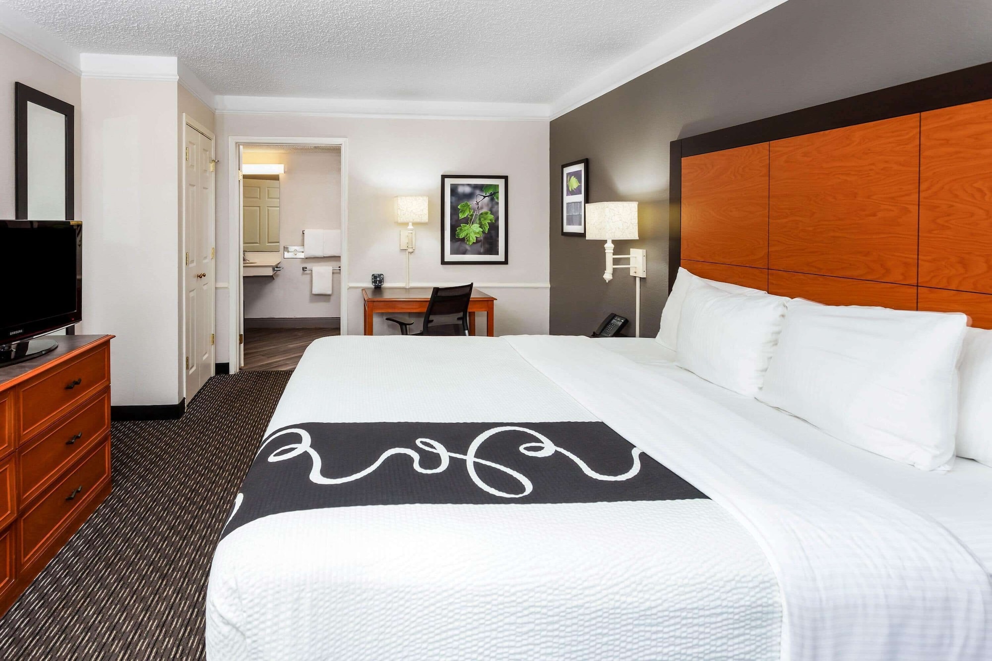 ROOM, KING BED, BATHTUB, ACCESSIBLE