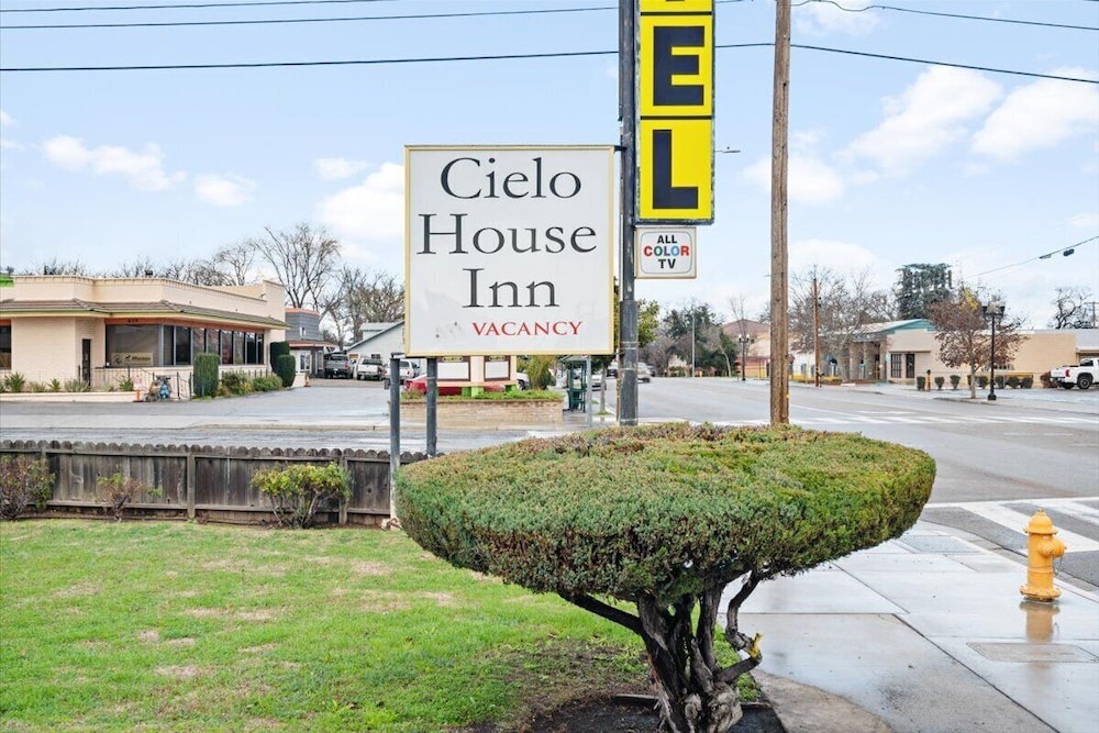 Cielo House Inn 26/35
