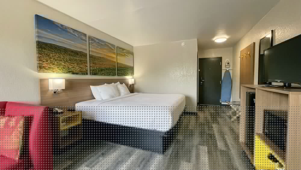 Days Inn by Wyndham Columbus IN 7/37