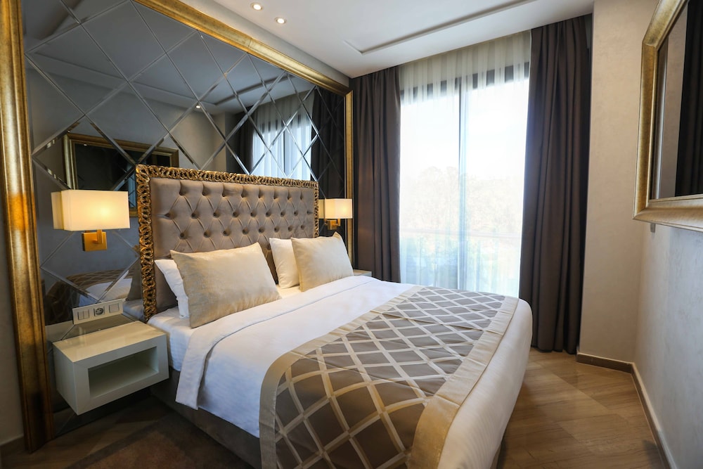 SUPERIOR, EXECUTIVE, SUITE, BALCONY
