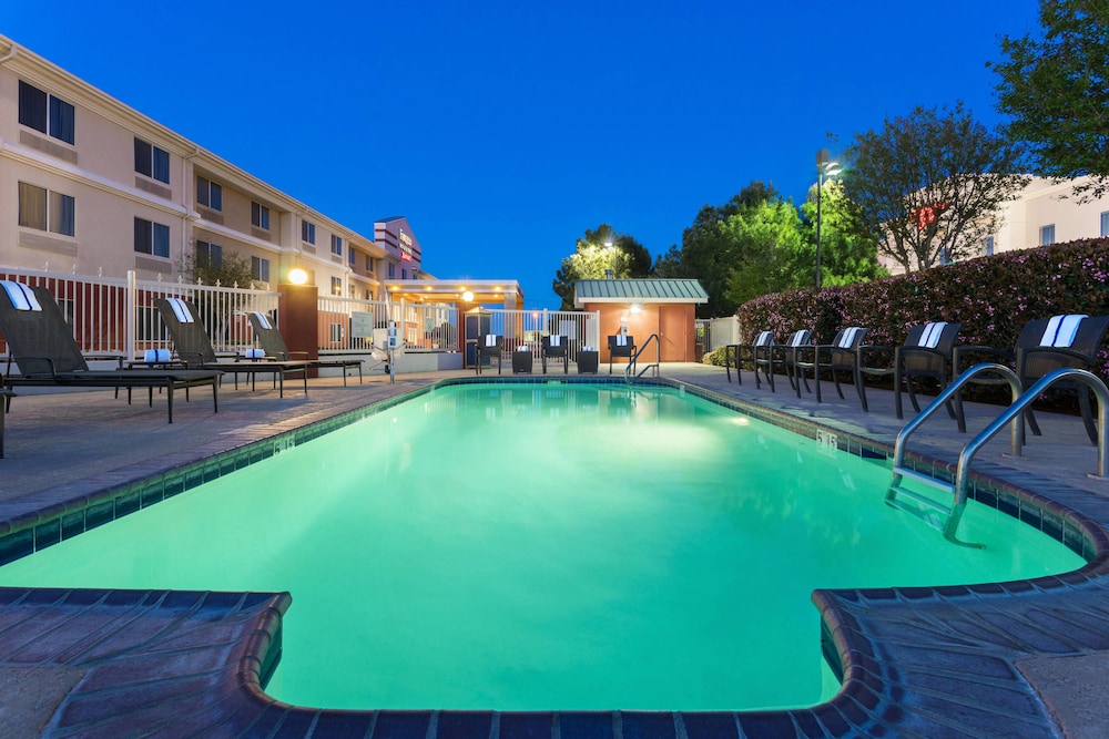 Fairfield Inn and Suites Odessa 19/20