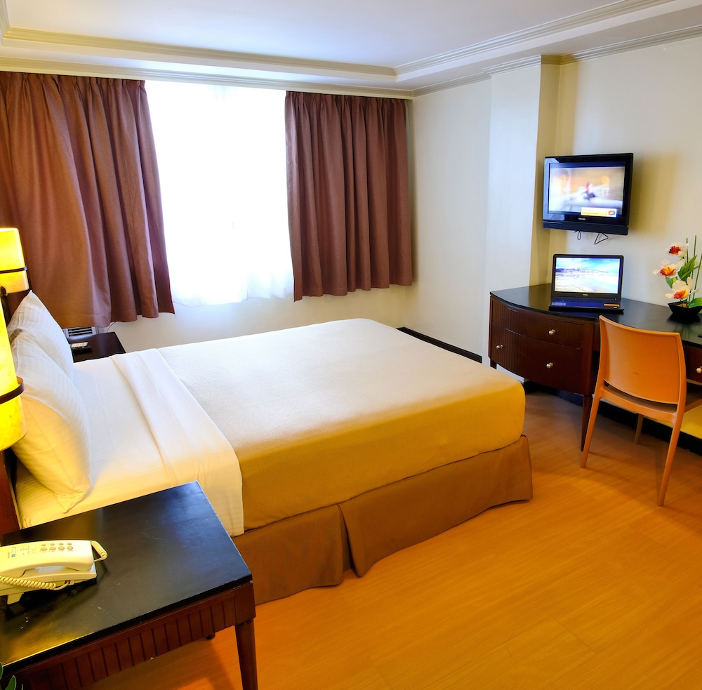 DELUXE, SINGLE, QUEEN BED