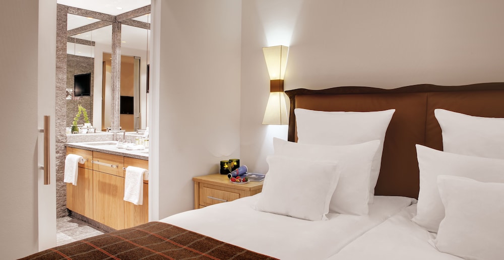 ALPINE, SUITE