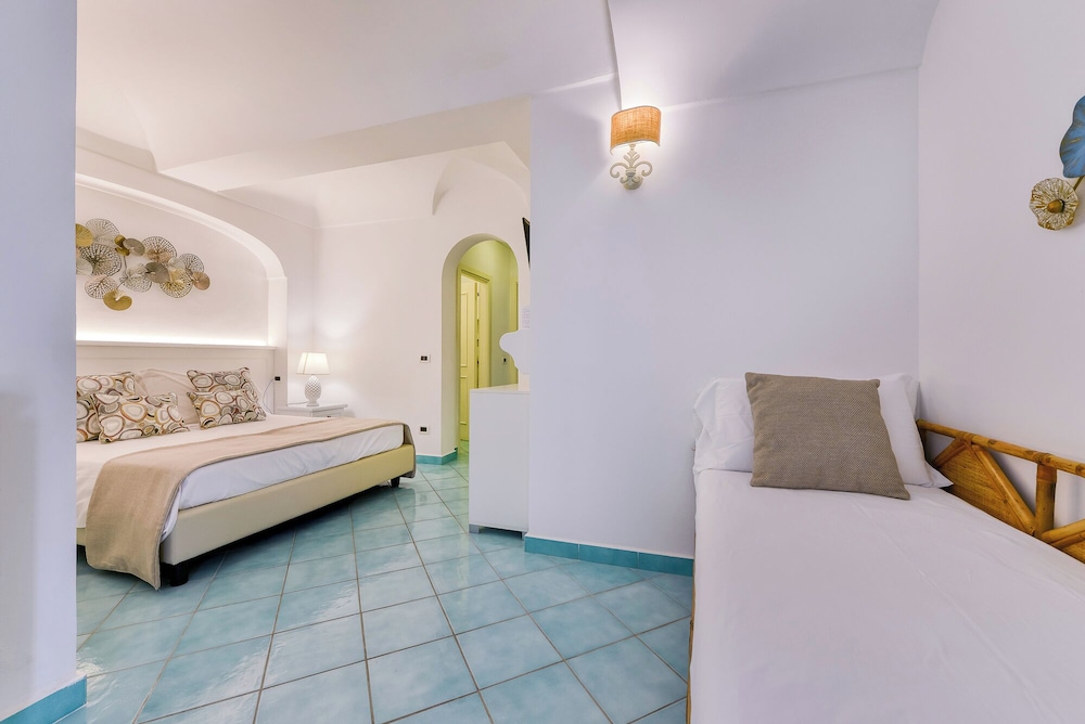 غرفة قياسية رباعية بسريرين كينج، Hotel Villa Melodie - Adults Only 4/8