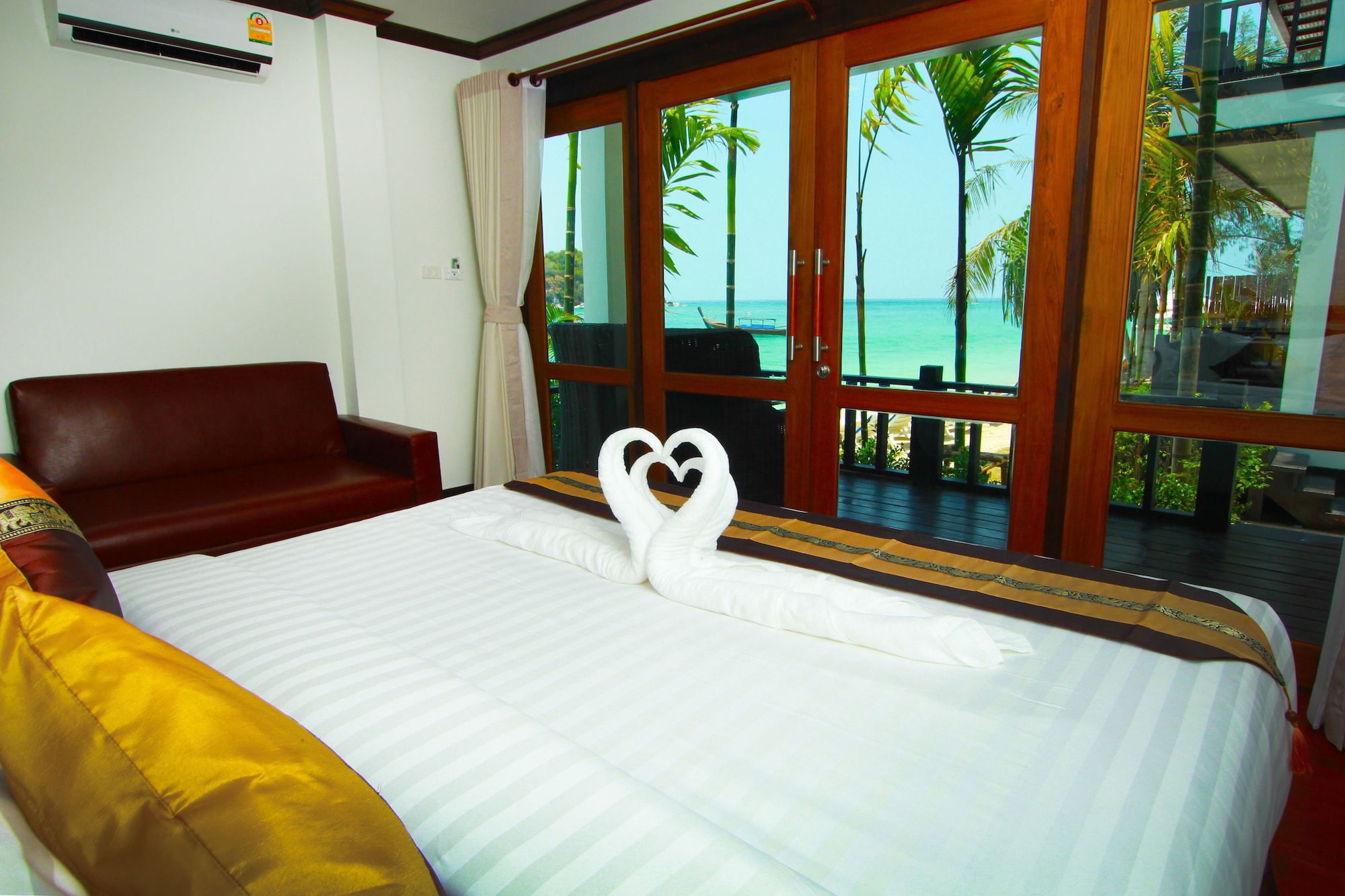Deluxe, Double Bed, Partial Sea View
