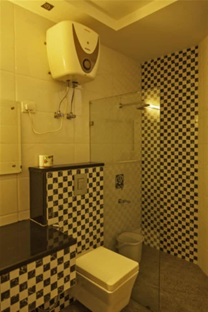 AIRPORT HOTEL DELHI 37 62/64