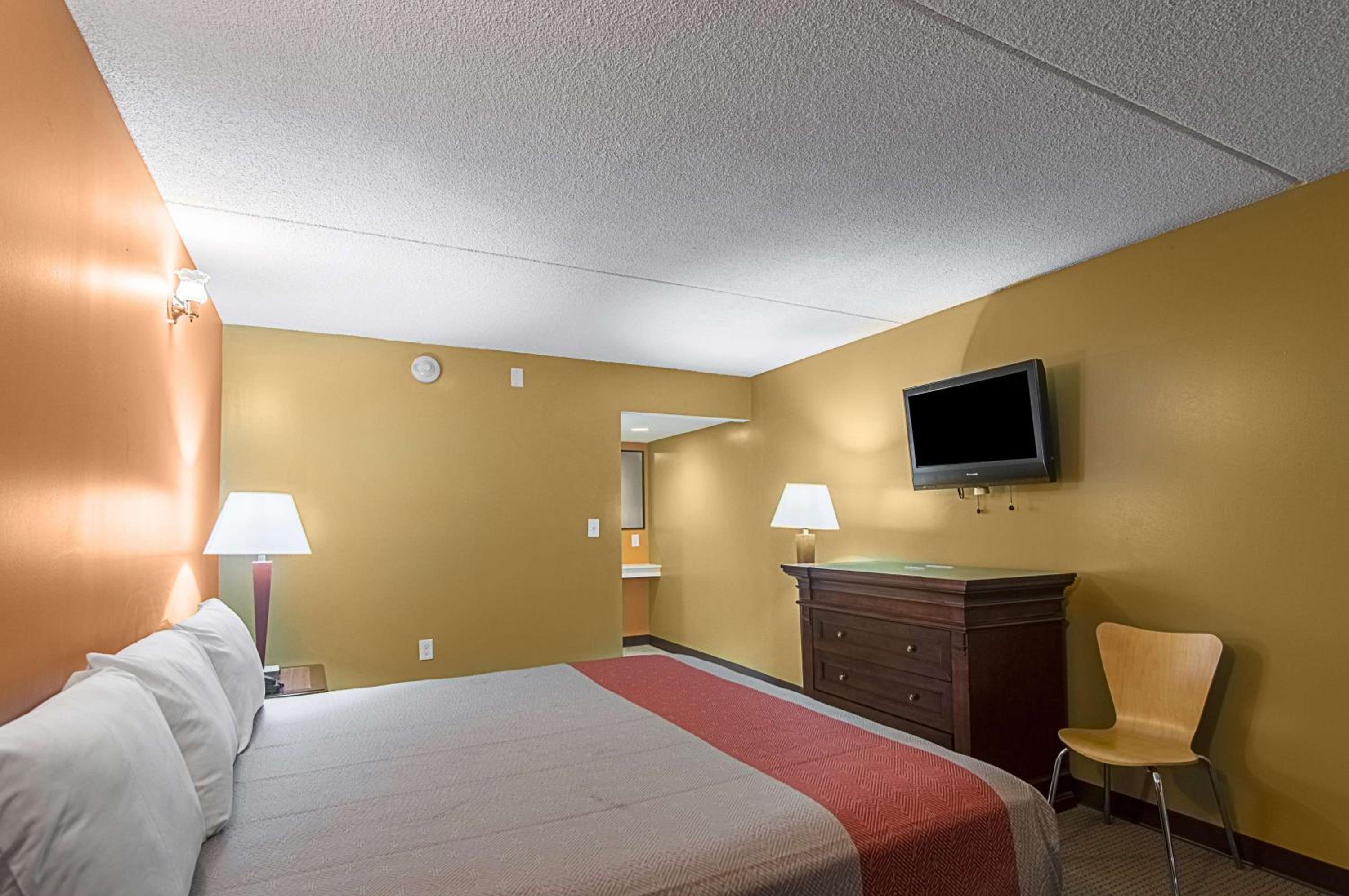 2 Queen Beds - Non-Smoking, Micfridge