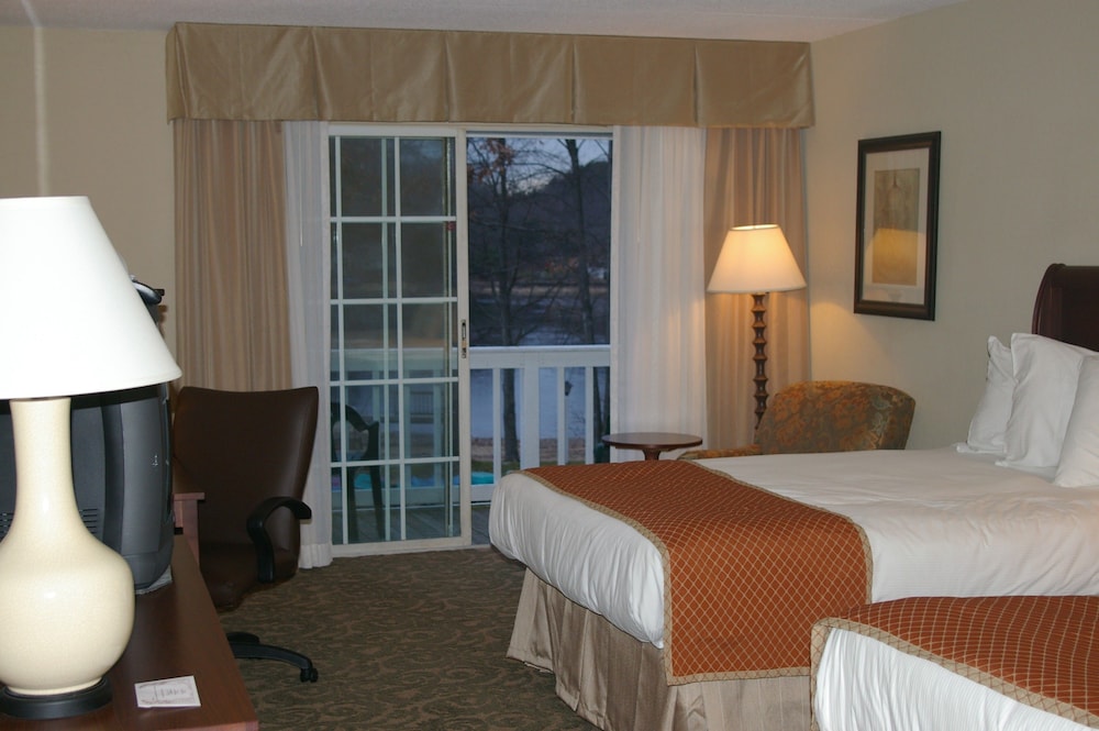 Sturbridge Host Hotel 27/71
