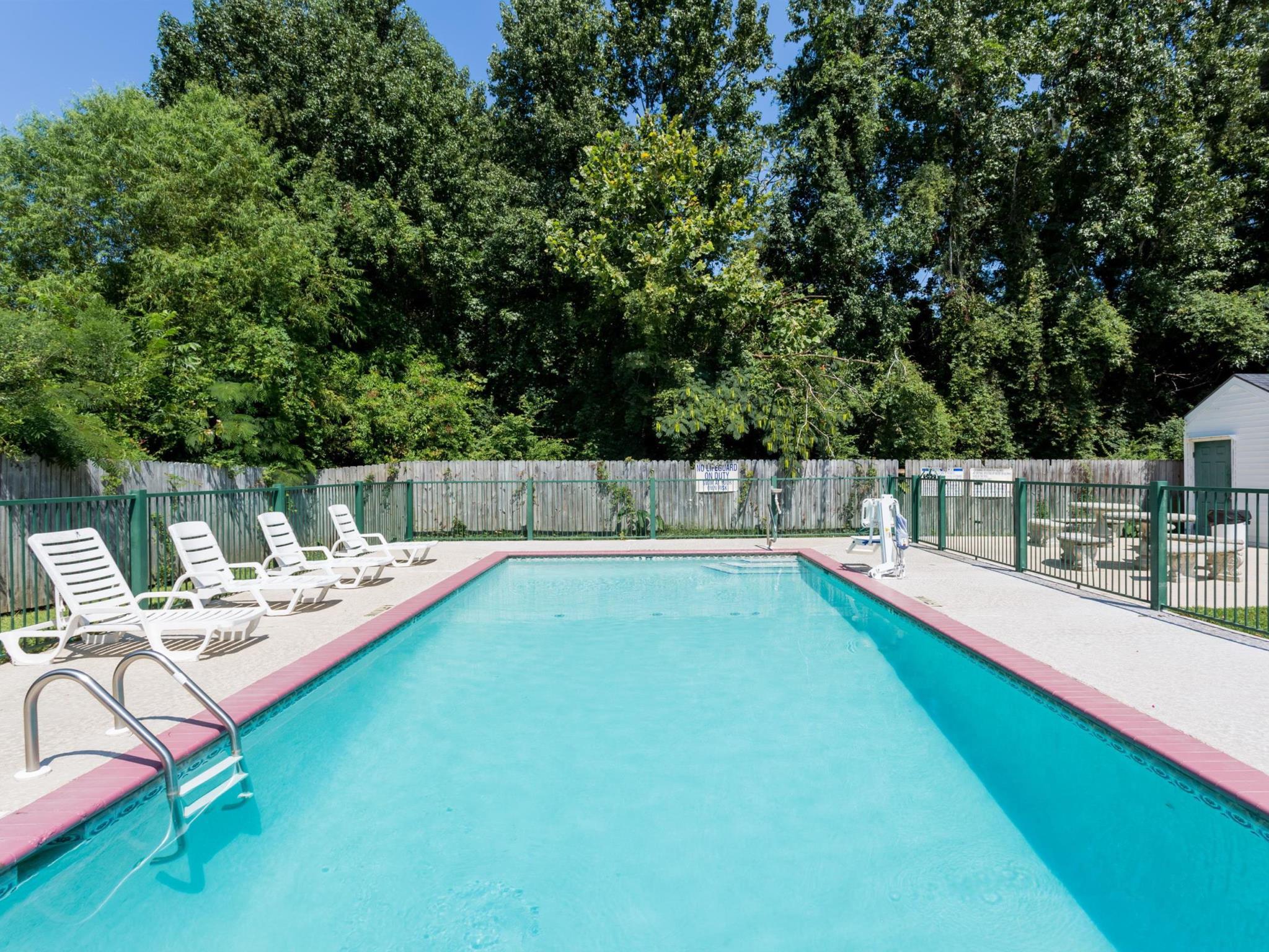 Super 8 By Wyndham Statesboro 9/20