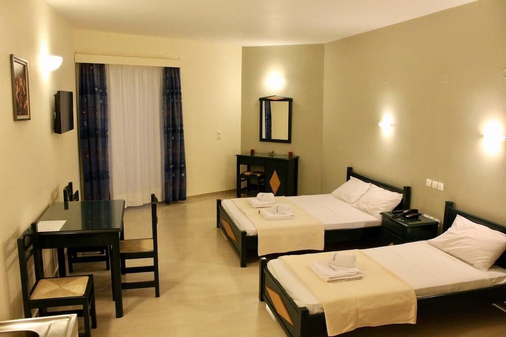 Adonis Hotel 18/57