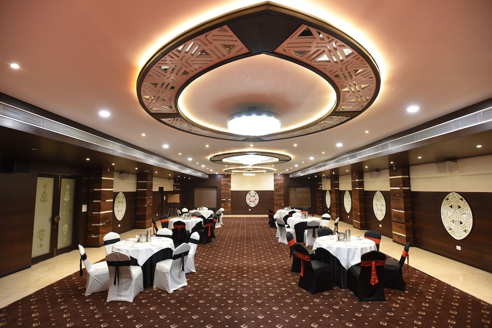 Hotel Grand Rajputana 14/17